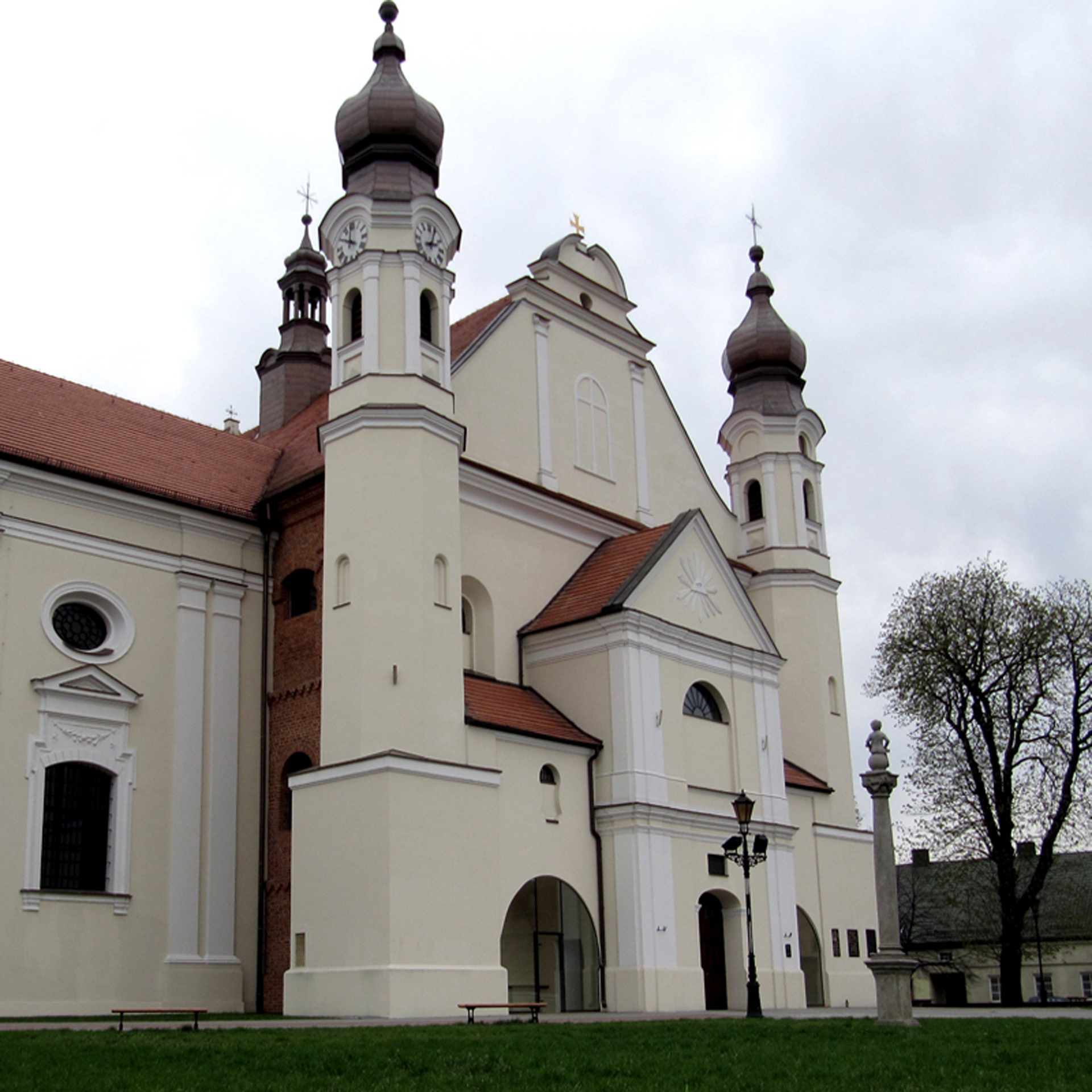 Wyrozniajacy-Kolegiata-Lask_001